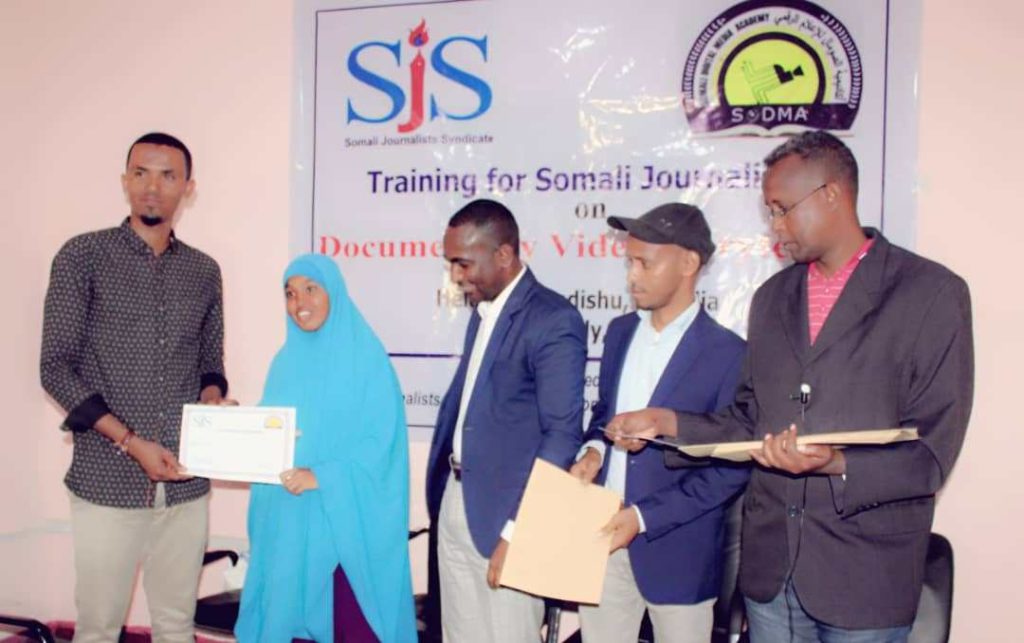 Somali Journalists Syndicate (SJS) in partnership with Somali Digital Media Academy (SODMA) on Thursday 8 August 2019 concluded a two-week course on Documentary Video Storytelling in Mogadishu.