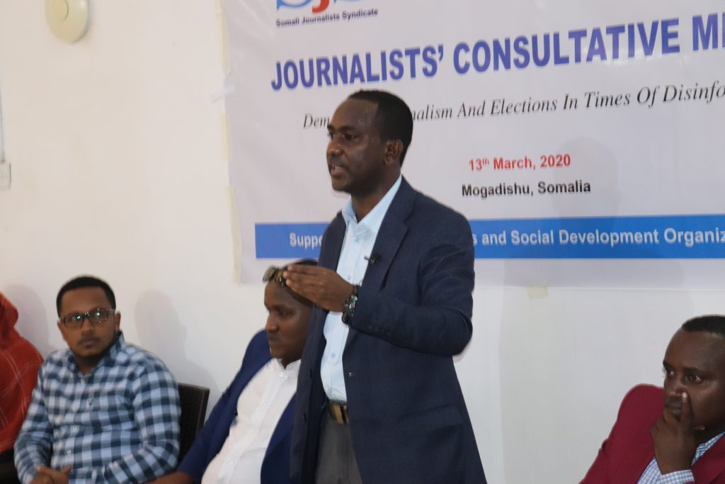 Abdalle Ahmed Mumin, the Secretary General of Somali Journalists Syndicate (SJS) speaks during the opening of the journalists' consultative meeting in Mogadishu, Friday 13 March, 2020. | Photo credit/SJS.