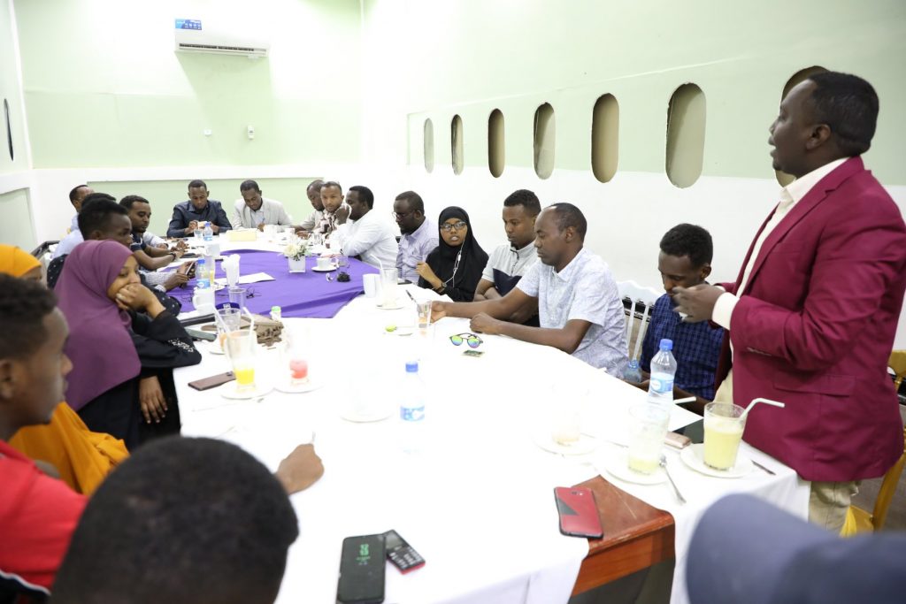 Director of Som  News  TV, Hassan Kahiye speaks during journalists consultative conference in Mogadishu on Tuesday, 17 November, 2020. | PHOTO/SJS.