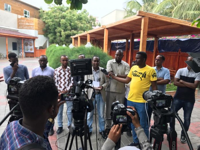 Journalists gather as leaders of SJS, SOMA and media directors stand for a press conference in Mogadishu on Tuesday, 17 November, 2020.