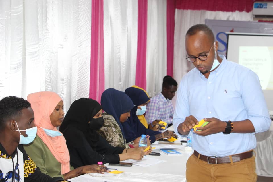 Digital Shelter's Abdifatah Hassan provides training participants a session on digital and data protection. | PHOTO CREDIT/SJS.