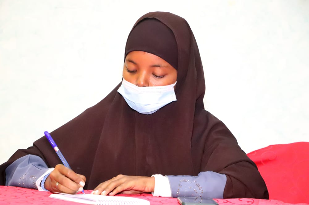 Radio Soyal reporter, Hibo Mohamed Adan attends the last session of training of a three-day human rights journalism training in Kismayo, Thursday 23 September 2021. | PHOTO CREDIT/SJS.