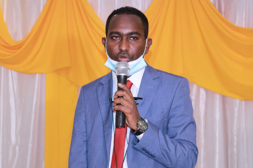 SJS Secreteray General, Abdallr Ahmed Mumin speaks after the signing the Memorandum of Understanding between SJS and SOMA in Mogadishu. 