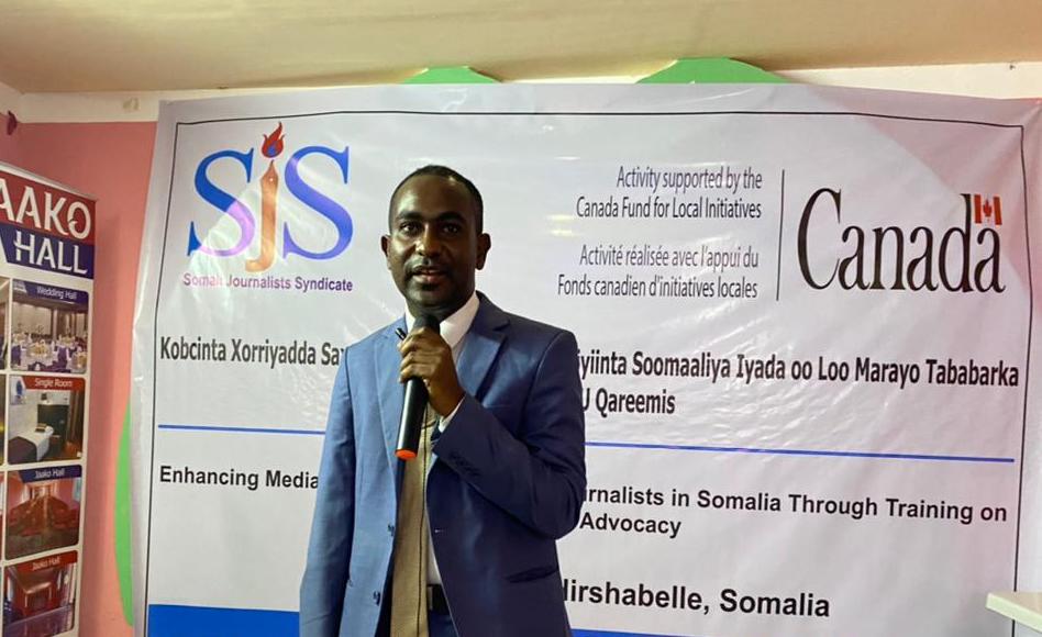 SJS Secretary General, Abdalle Ahmed Mumin speaks at the conclusion of a three-day journalists training in Jowhar, Hirshabelle State, on Friday, 22 October 2021. The activity is supported by Canada Fund. | PHOTO/SJS.