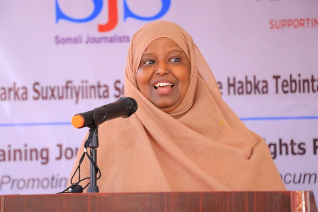 Deputy Minister of Women and Family Affairs, Sahra-Kin Abdi Hersi, speaks at the start of a three-day human rights journalism training in Garowe, Puntland, on Monday 27 December, 2021. | PHOTO/SJS.