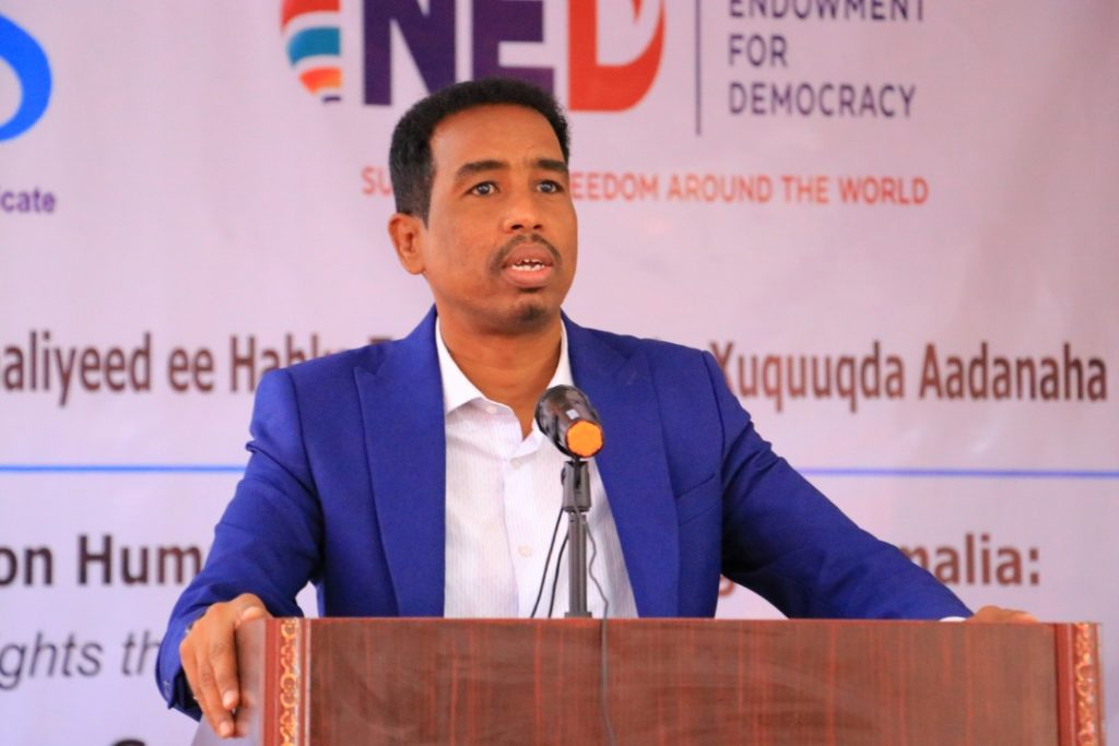 Chairman of the Office of Puntland Human Rights Defender, Sa'id Abdi Muumin, speaks at the conclusion of a three-day human rights journalism training in Garowe, Puntland, on Wednesday 29 December, 2021. | PHOTO/SJS.