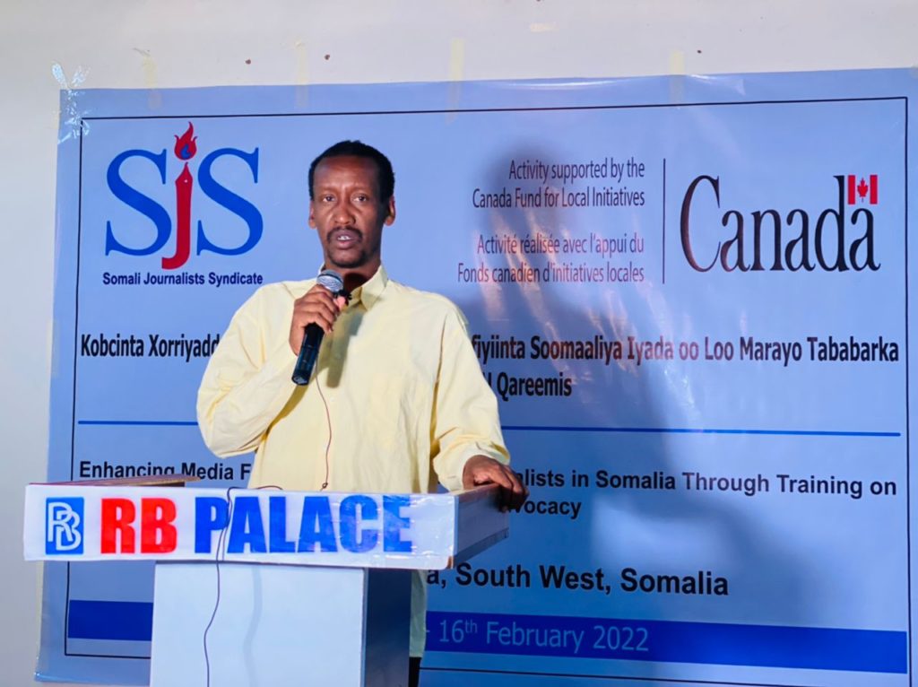 Hilal Sheikh Shueb, the Chairman of Somali Media Association (SOMA), speaks at the conclusion of three-day journalists safety training supported by Canada Fund for Local initiatives (CFLI) in Baidoa, on Wednesday 16 February, 2022. |PHOTO/SJS.