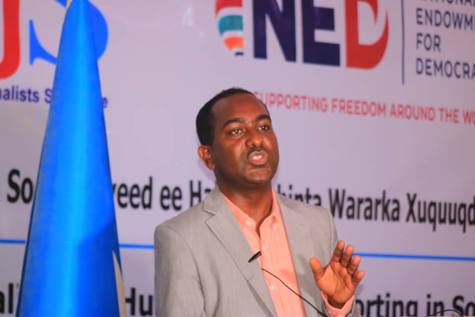 SJS Secretary-General, Abdalle Ahmed Mumin speaks at the opening of the three-day human rights journalism training in Galmudug on Thursday 9 June 2022. | PHOTO/SJS.