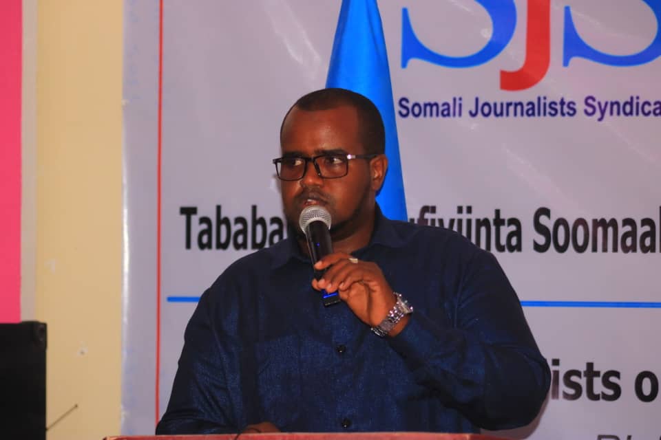 Director of Radio Adado, Sharma'arke Mohamed Mohamud, speaks at the opening of the three-day human rights journalism training in Galmudug, Thursday 9 June, 2022. | PHOTO/SJS.