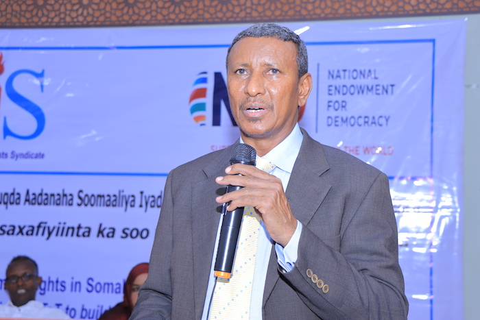 Puntland Minister of Information and Culture, Mohamed Aidid Dirir speaks during the conclusion of a three-day human rights journalism training in Garowe on 21 September, 2022 | PHOTO/SJS.