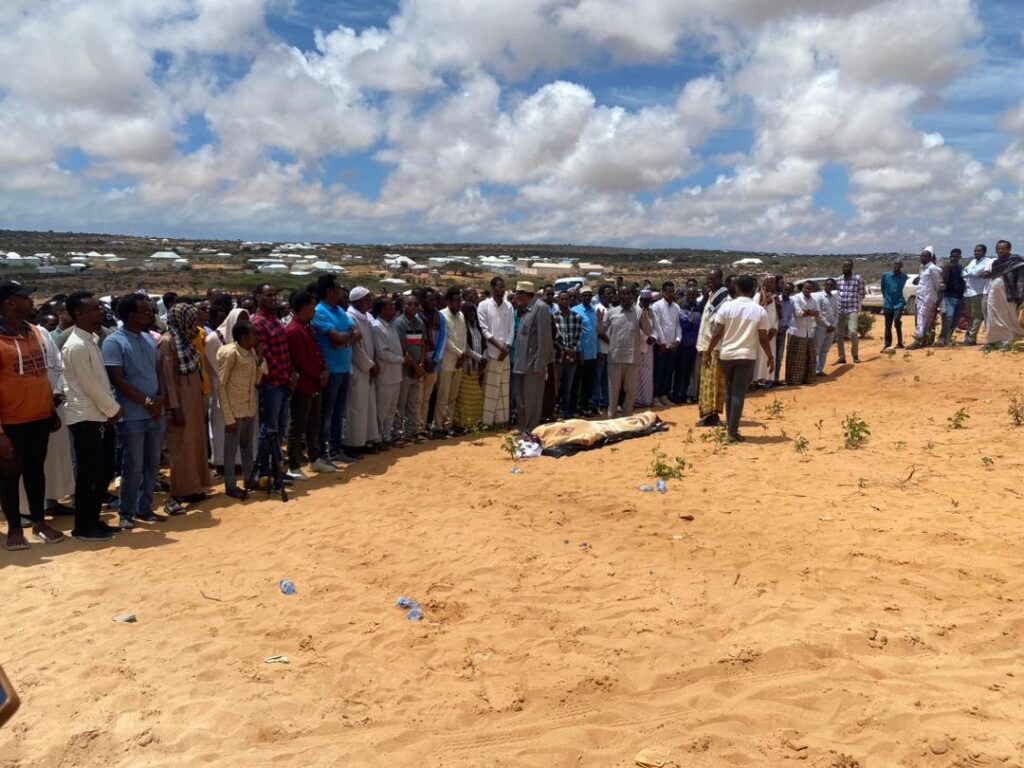 Journalists and family members gather to pray and bury the body of slain colleague journalist Abdifatah Qeys in Mogadishu on 17 October, 2023. | PHOTO/SJS.