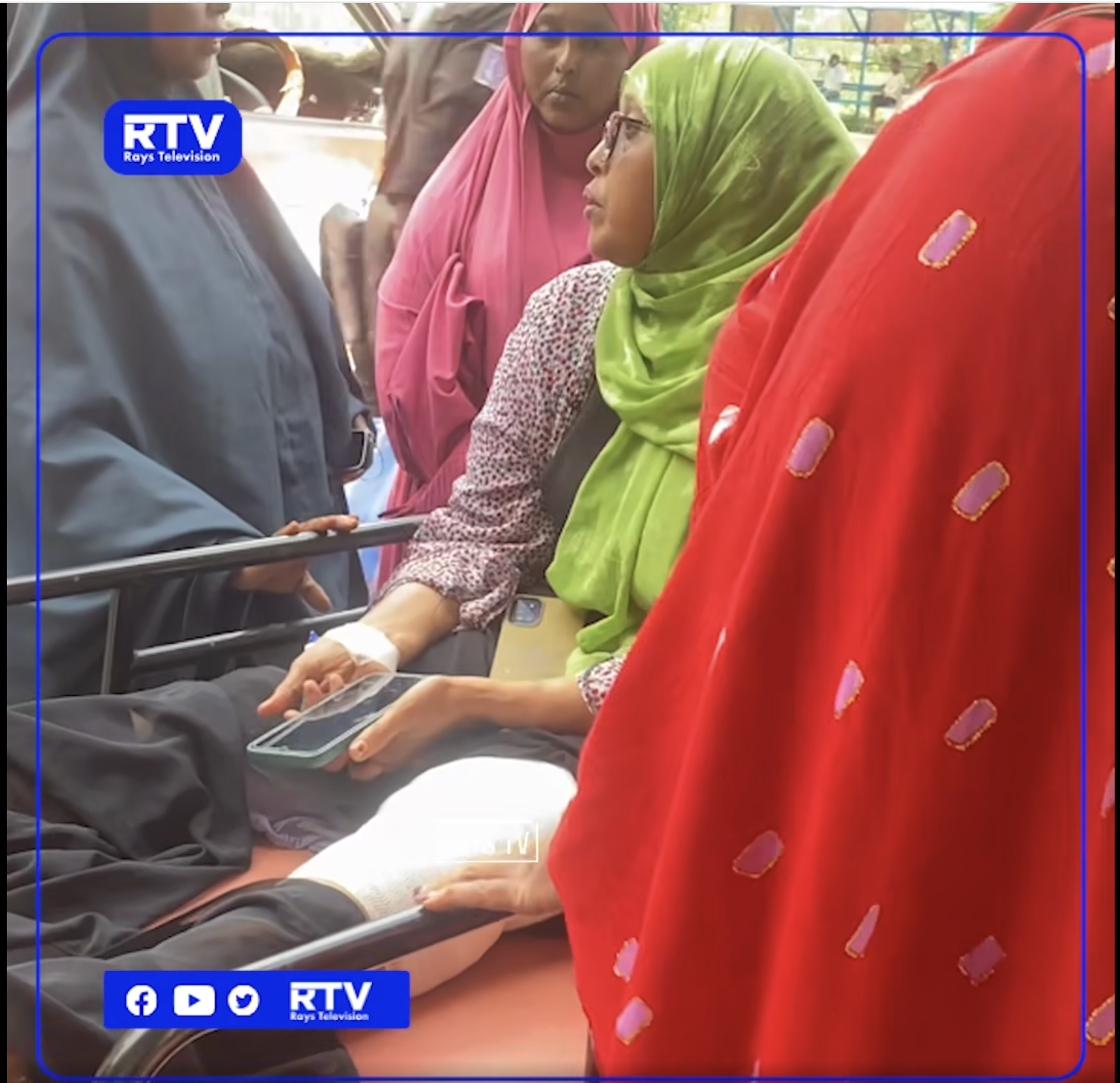 Journalist, Hibo Mohamed Mohamud, who reports for the online news channel BTN TV, sustained a leg injury after the tuk-tuk taxi she was traveling in was hit by police car. | PHOTO/ Screenshot/ Rays TV.